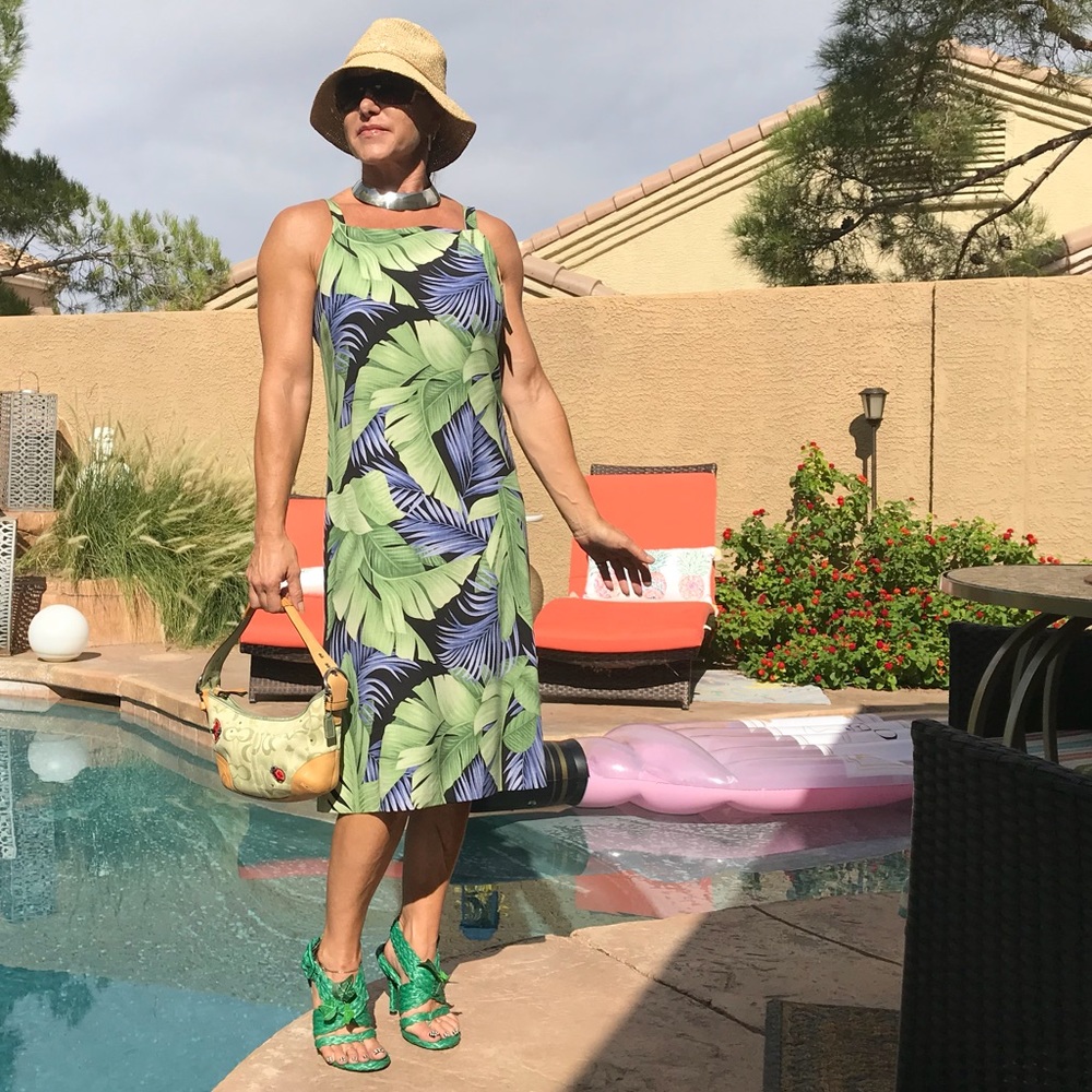 Tommy Bahamas's tropical dress🌴